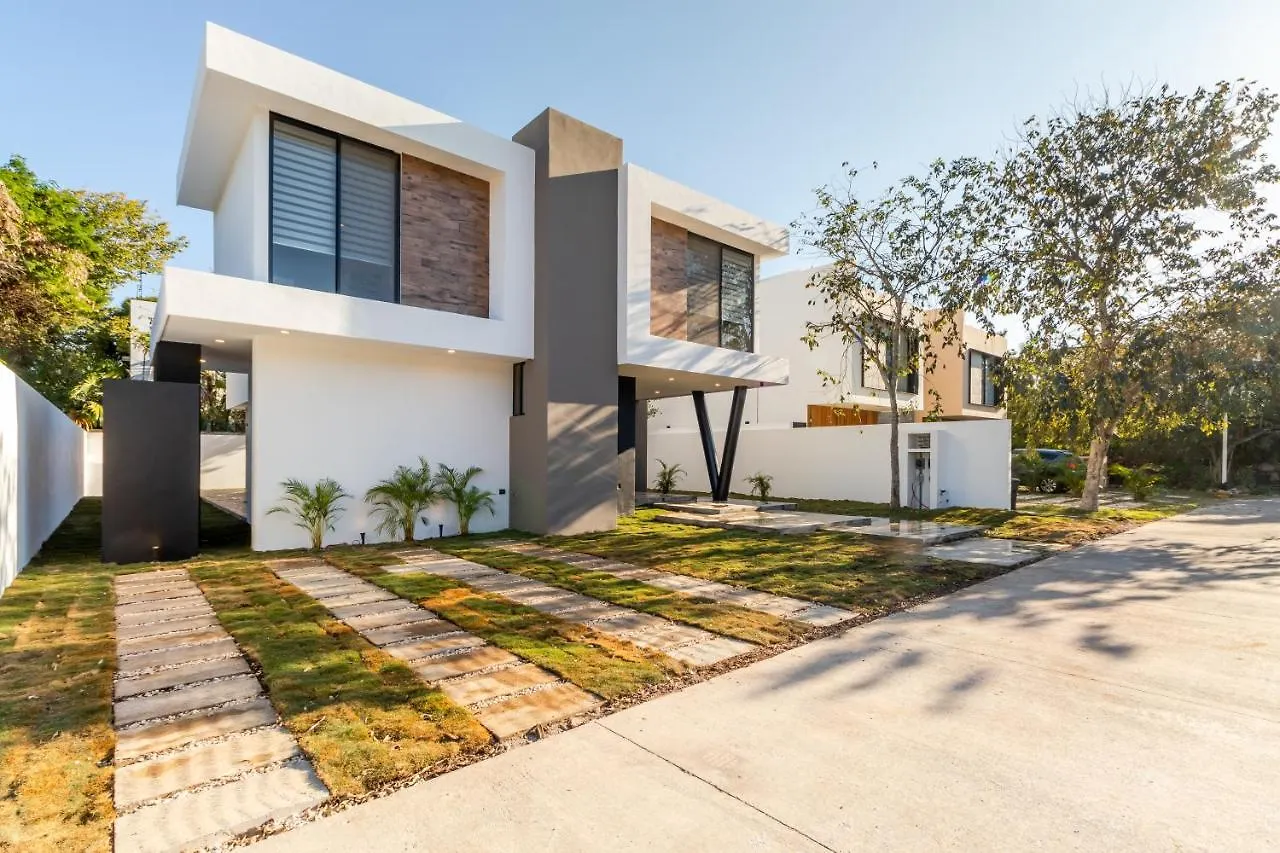 Casa Brisas, Playa Del Carmen Villa