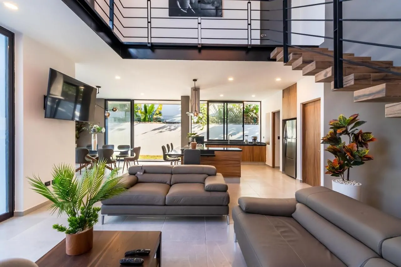 Casa Brisas, Playa Del Carmen Villa