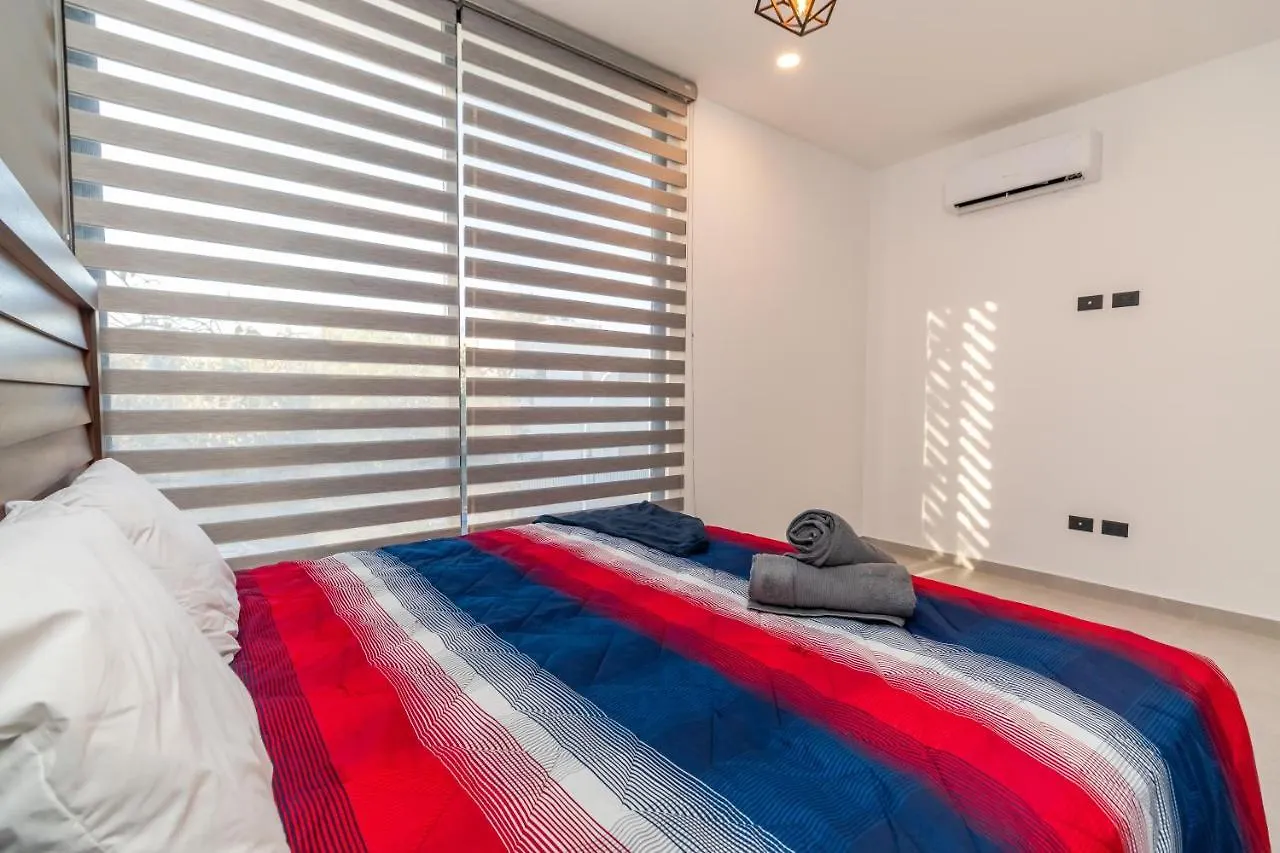 Casa Brisas, Playa Del Carmen Villa
